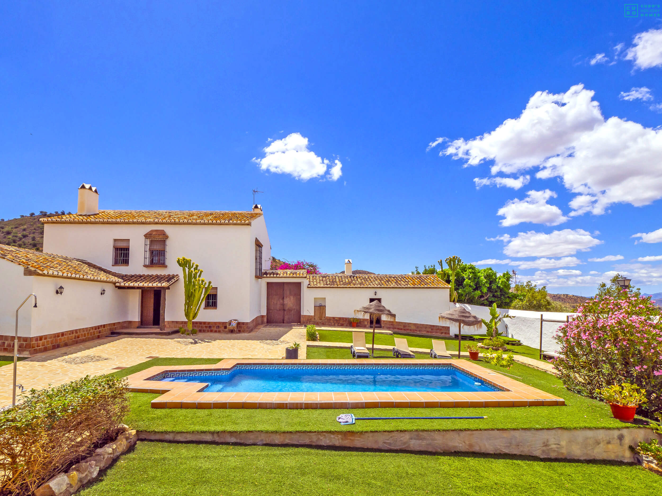 Preciosa casa rural con piscina en Álora para 12 personas.