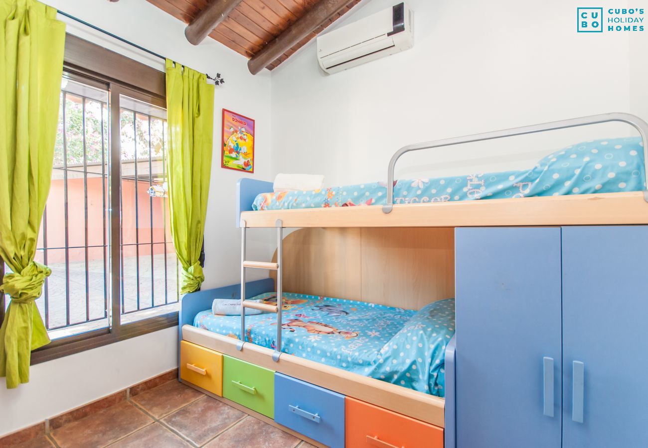 Dormitorio infantil de esta finca en Alhaurín de la Torre