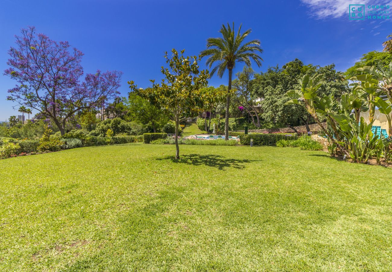 Jardín de este apartamento en Marbella