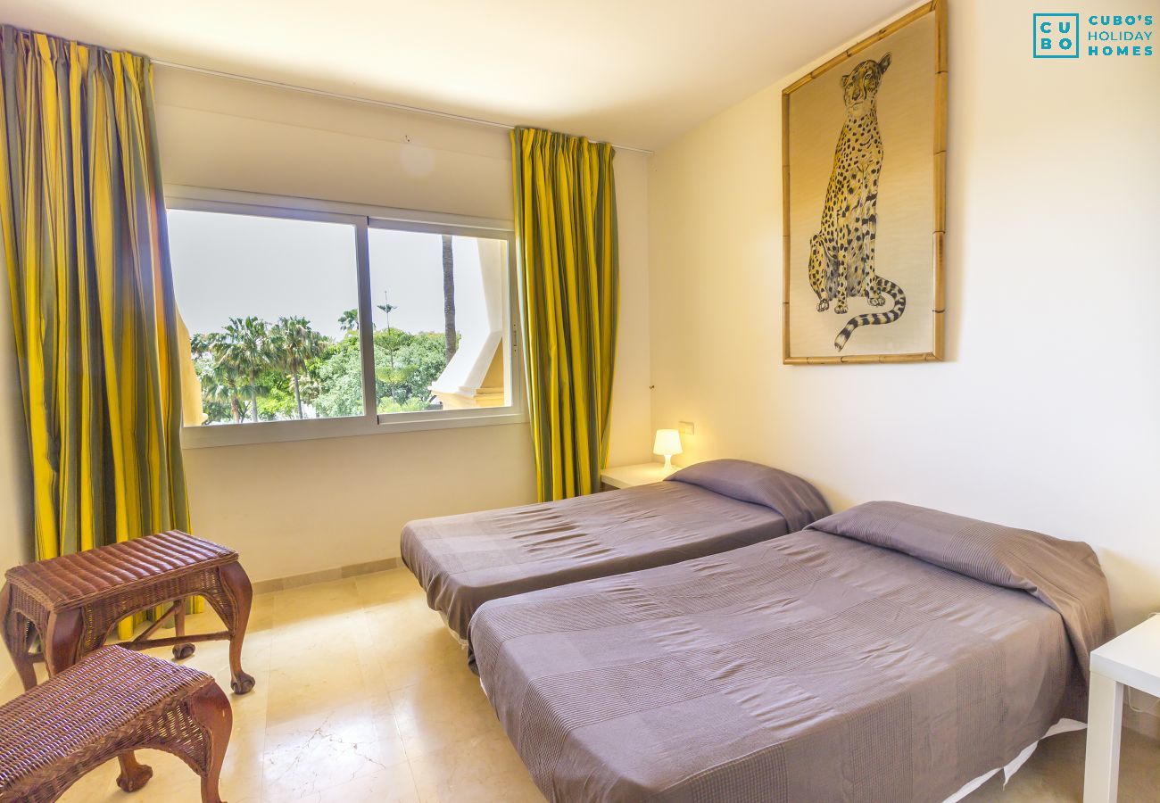 Dormitorio de este apartamento en Marbella