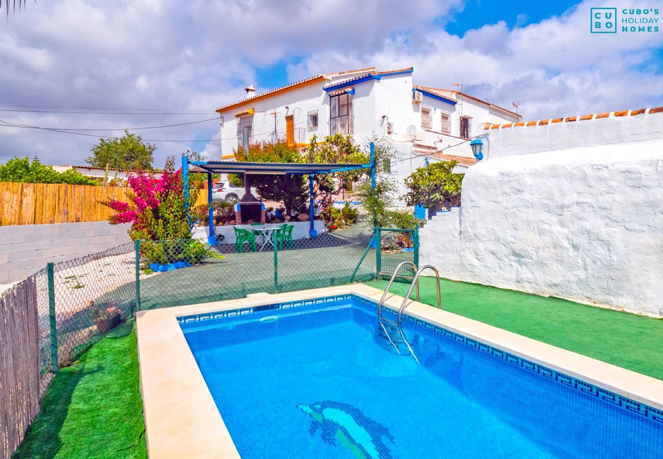 Piscina privada del alojamiento.