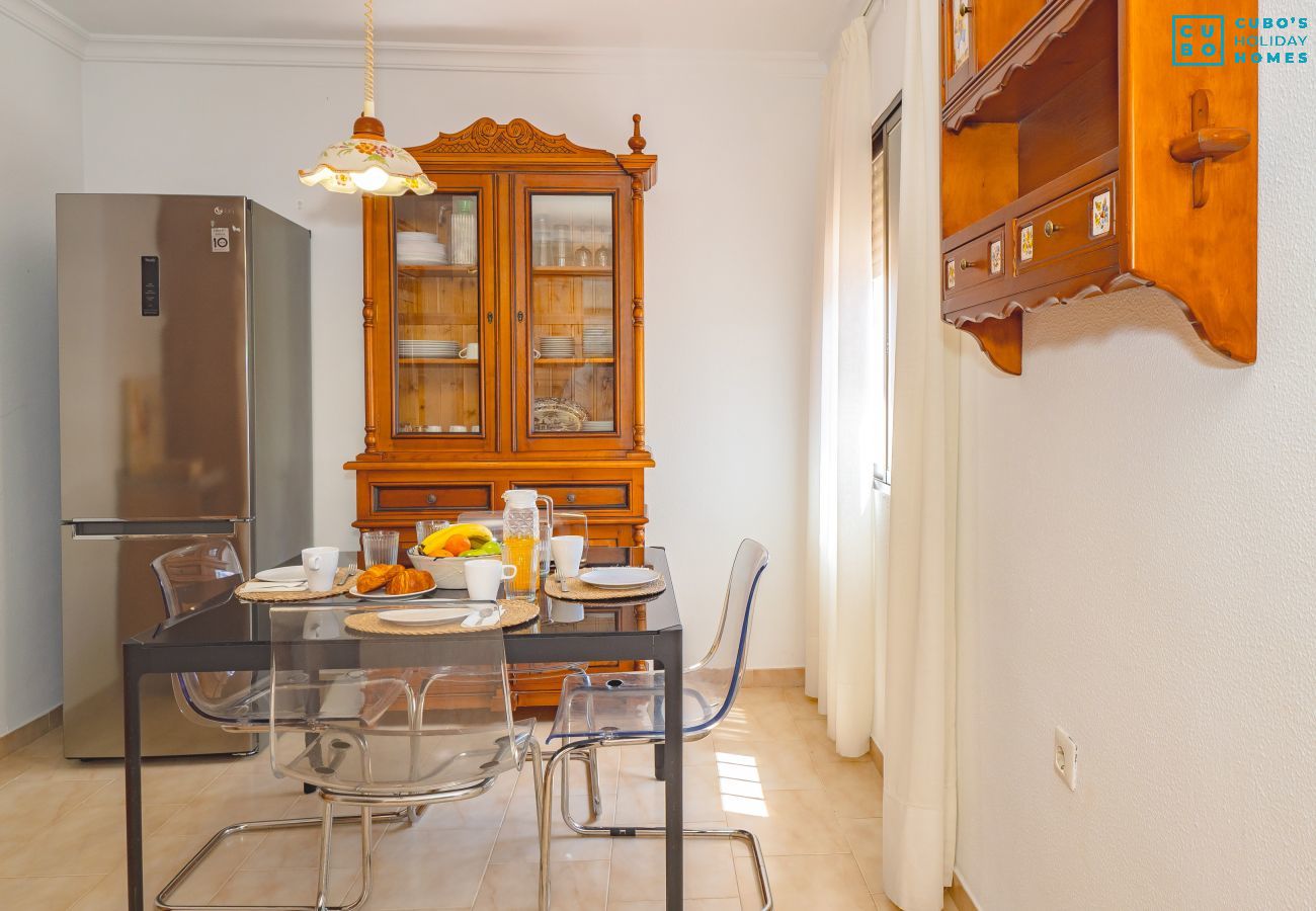 Casa rural en Alhaurin de la Torre - Cubo's Pink Townhouse Los Manantiales