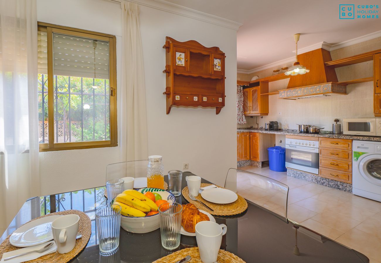 Casa rural en Alhaurin de la Torre - Cubo's Pink Townhouse Los Manantiales