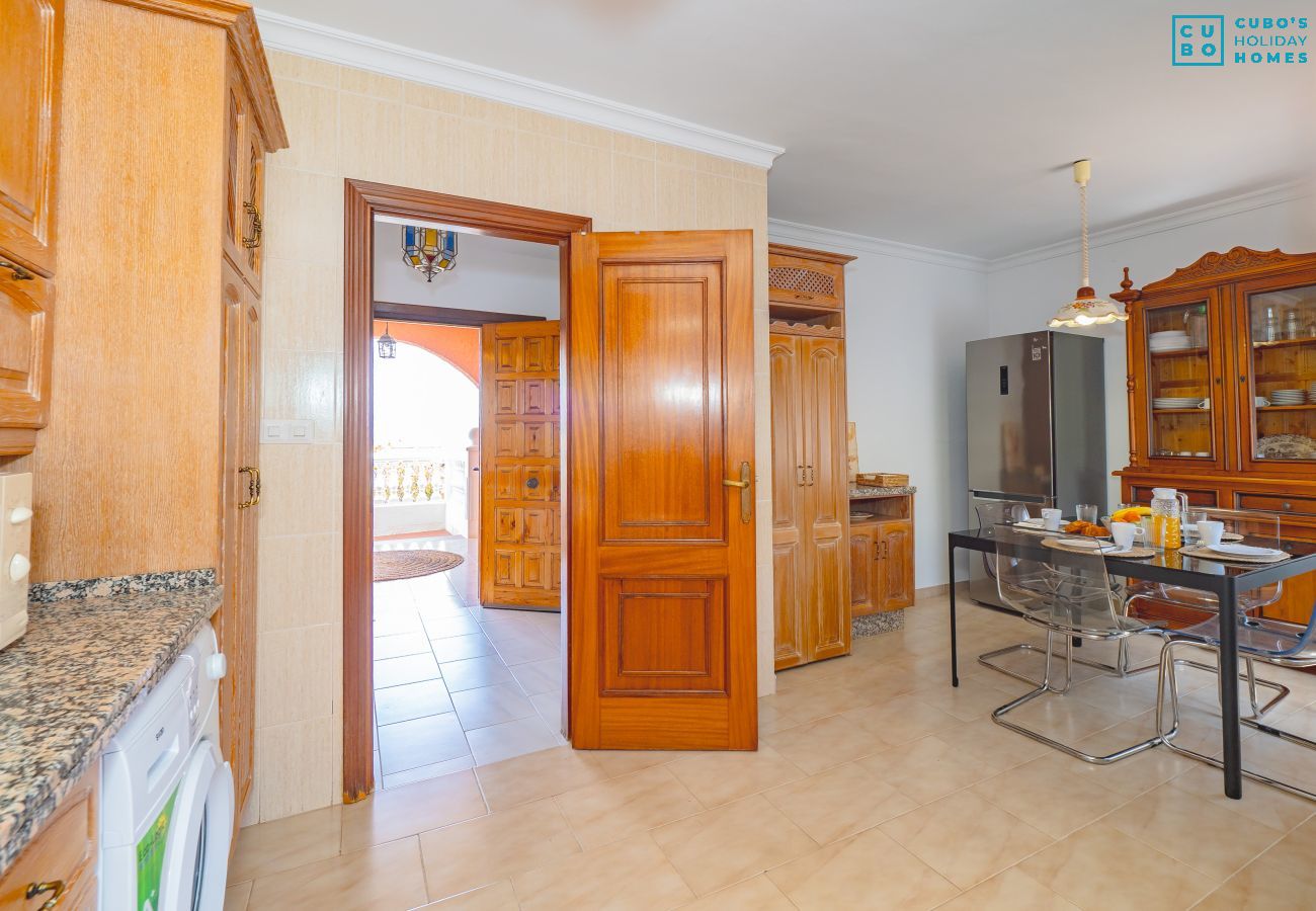 Casa rural en Alhaurin de la Torre - Cubo's Pink Townhouse Los Manantiales