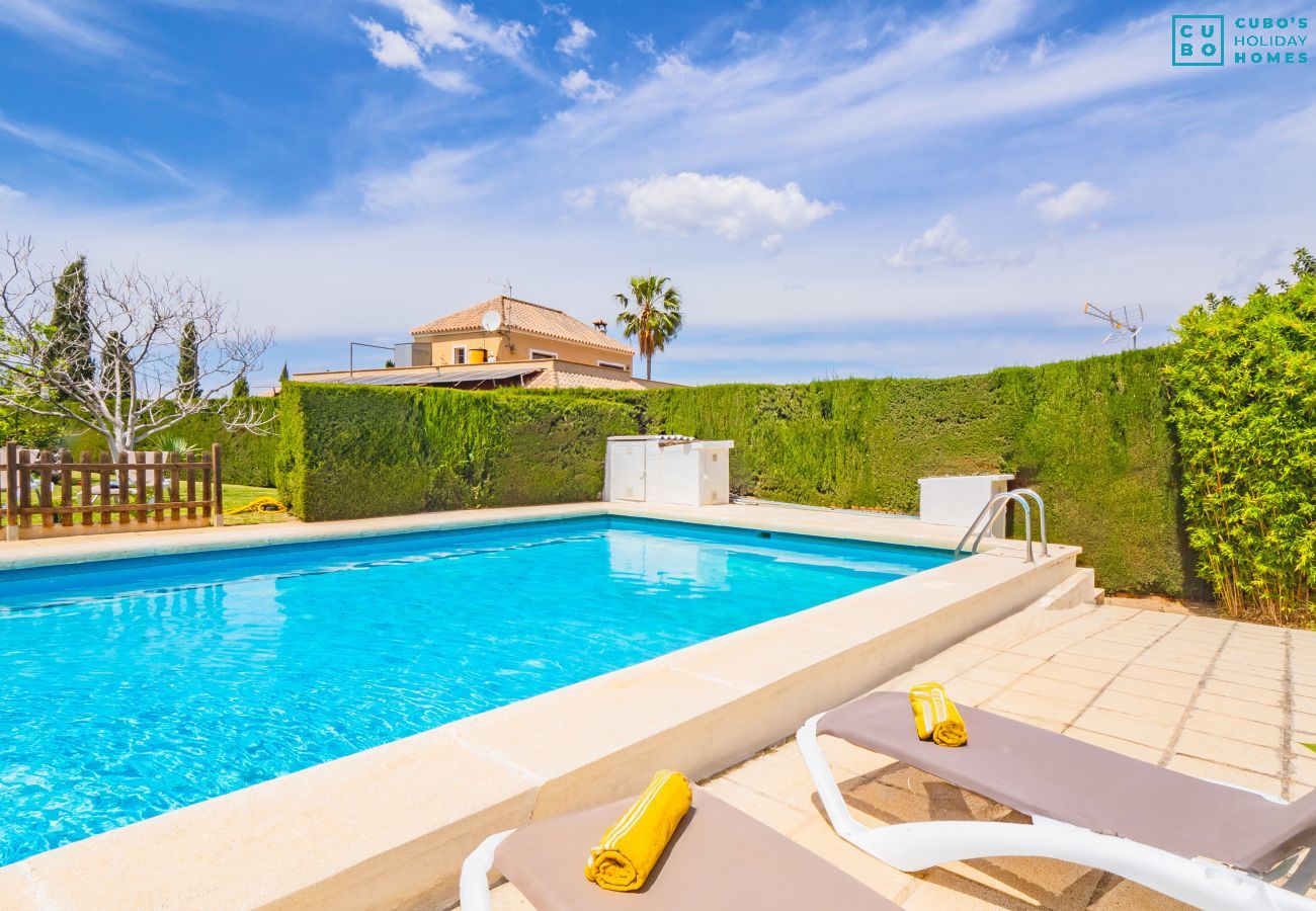 Casa rural en Alhaurin de la Torre - Cubo's Pink Townhouse Los Manantiales