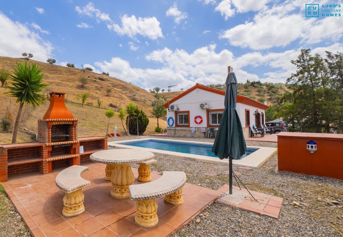 Encantadora casa rural con piscina en Coin