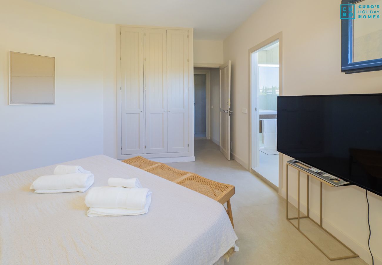 Apartamento en Marbella - Cubo's Atico Cabopino Port & Parking