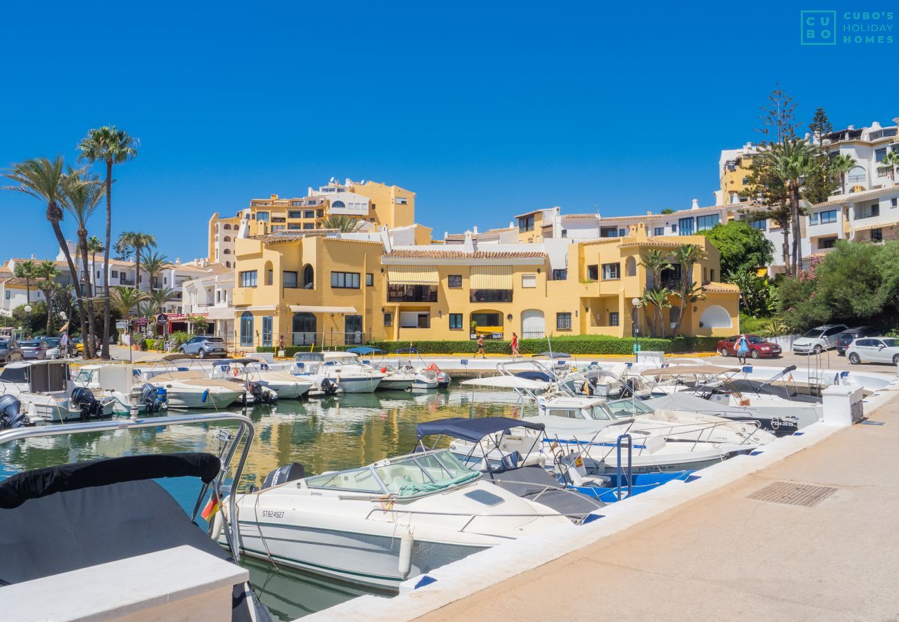 Apartamento en Marbella - Cubo's Atico Cabopino Port & Parking