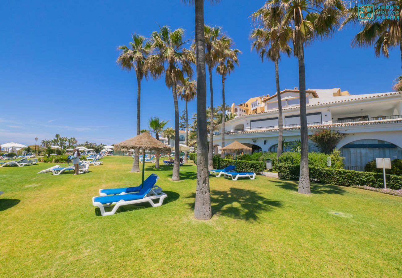 Apartamento en Marbella - Cubo's Atico Cabopino Port & Parking