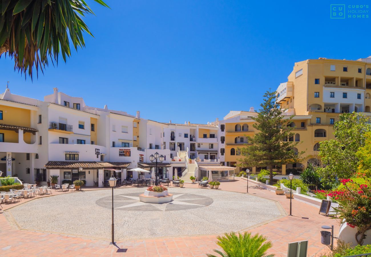 Apartamento en Marbella - Cubo's Atico Cabopino Port & Parking