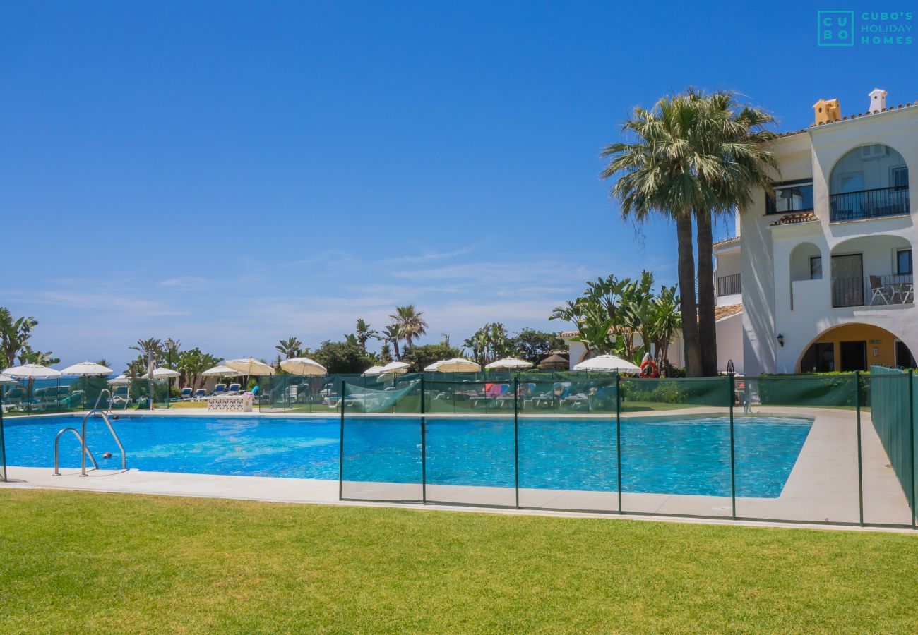 Apartamento en Marbella - Cubo's Atico Cabopino Port & Parking