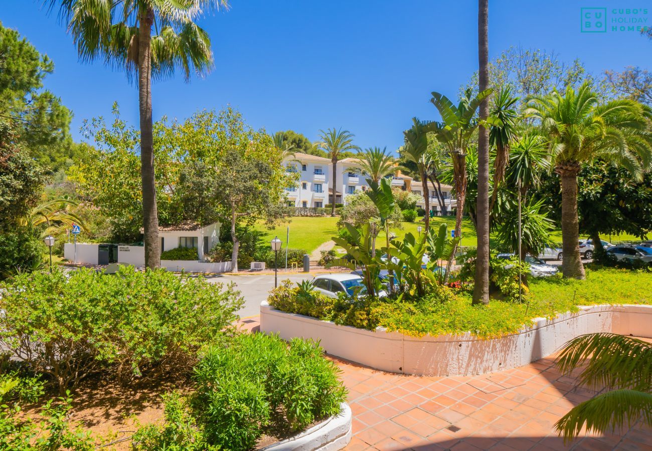 Apartamento en Marbella - Cubo's Atico Cabopino Port & Parking