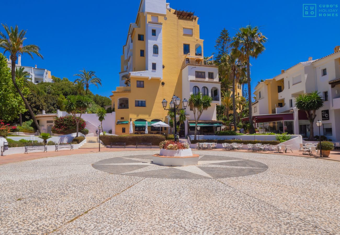 Apartamento en Marbella - Cubo's Atico Cabopino Port & Parking