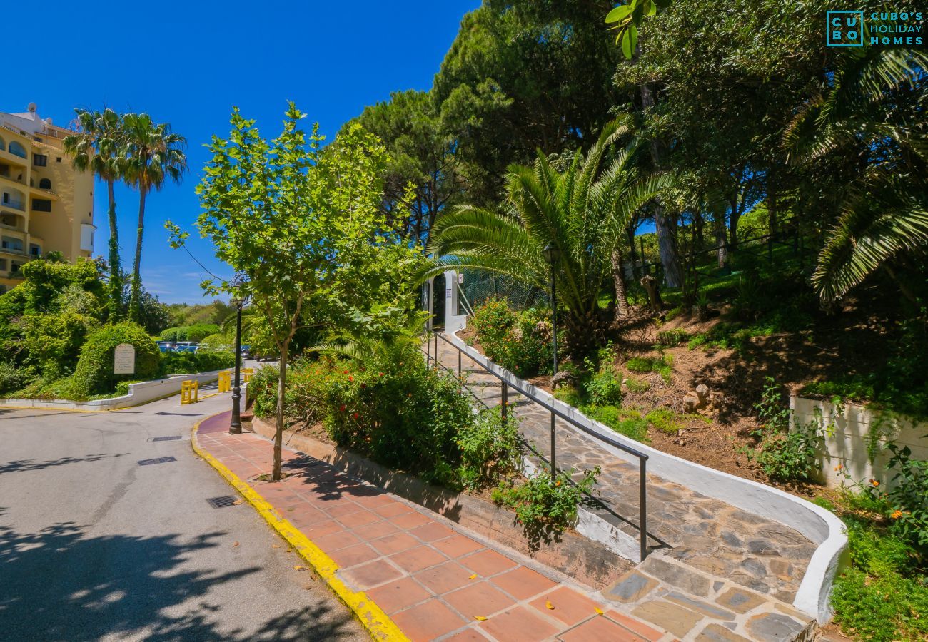 Apartamento en Marbella - Cubo's Atico Cabopino Port & Parking