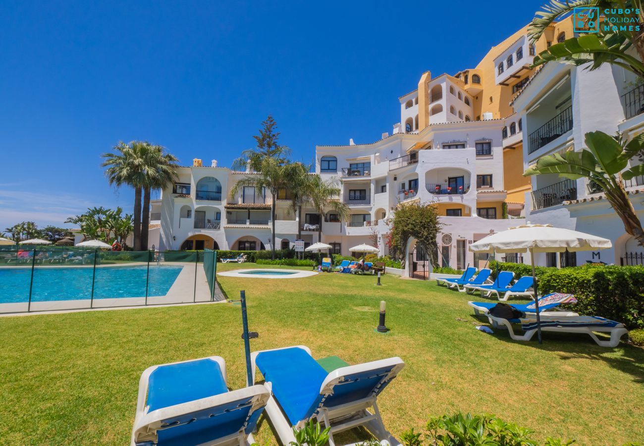 Apartamento en Marbella - Cubo's Atico Cabopino Port & Parking