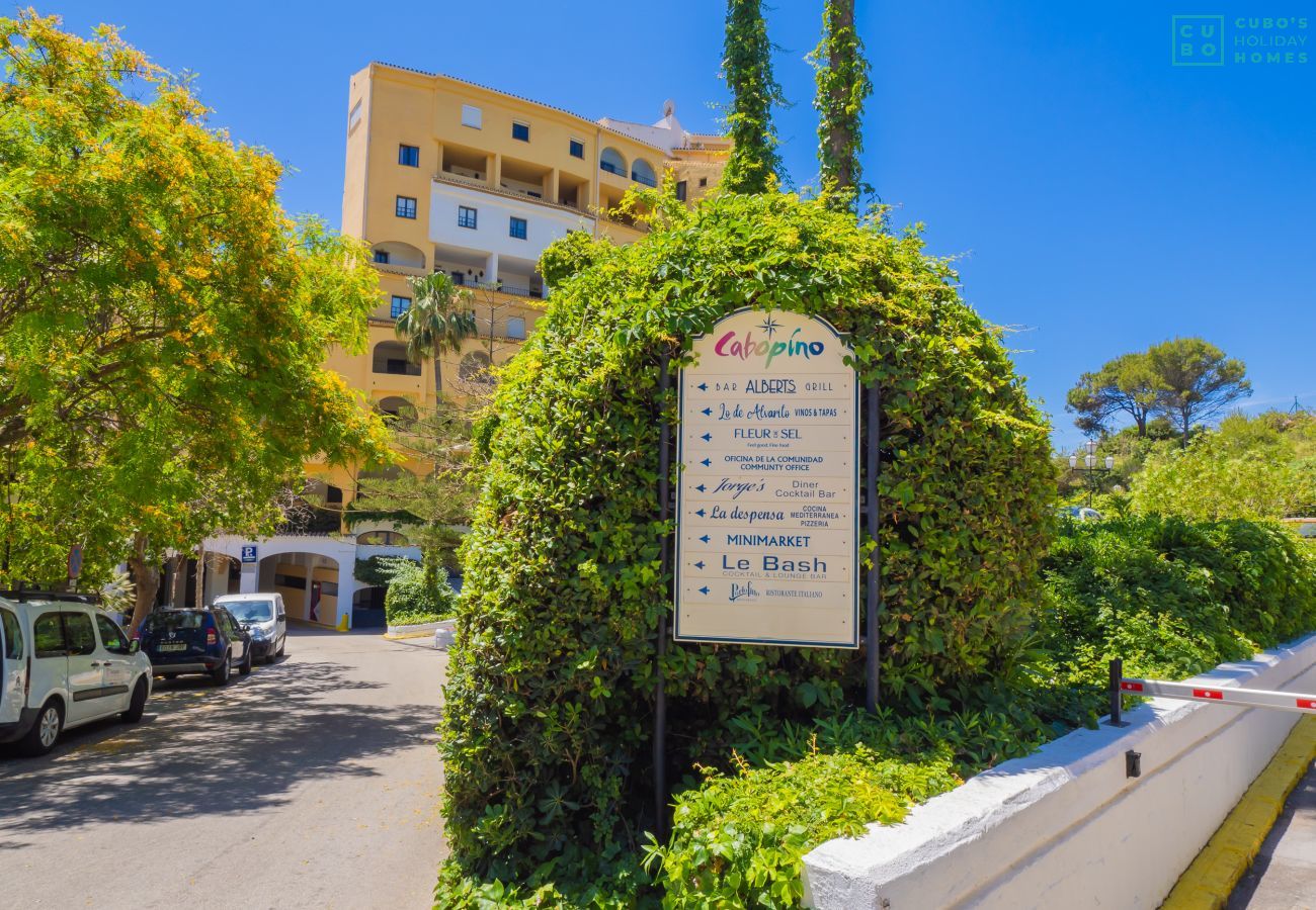 Apartamento en Marbella - Cubo's Atico Cabopino Port & Parking