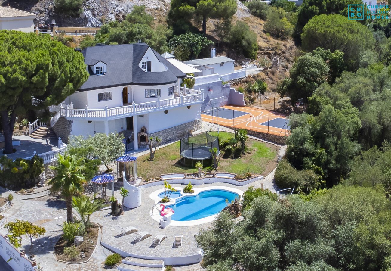 Preciosa villa vacacional con piscina en Alhaurín de la Torre