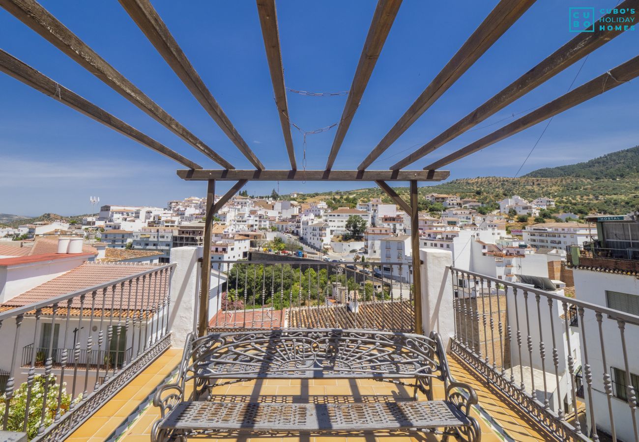 Alquiler por habitaciones en Tolox - Cubo's Hostal La Plaza FAMILY with Breakfast