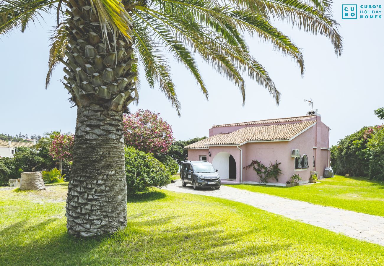 Villa en Mijas Costa - Cubo's Beachfront Villa Khayyam