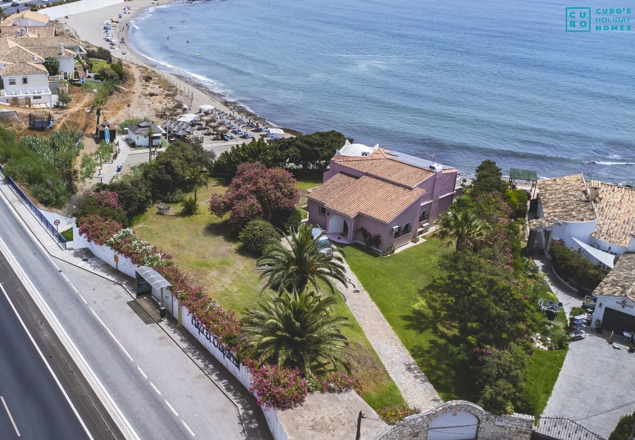 Villa en Mijas Costa - Cubo's Beachfront Villa Khayyam