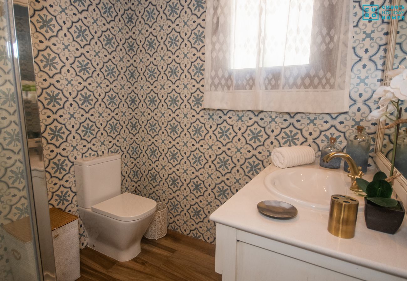 Bathroom of this villa in Alhaurín el Grande