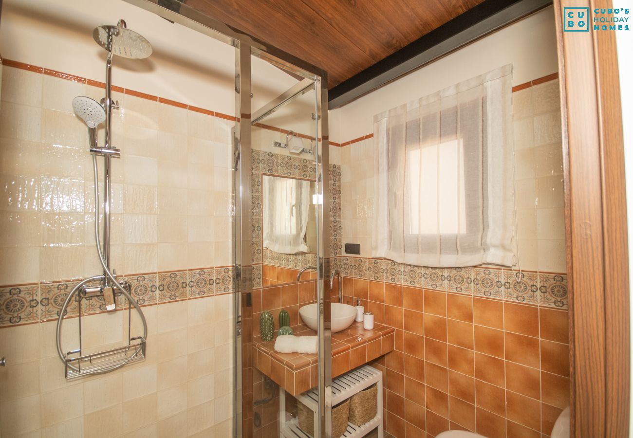 Bathroom of this villa in Alhaurín el Grande