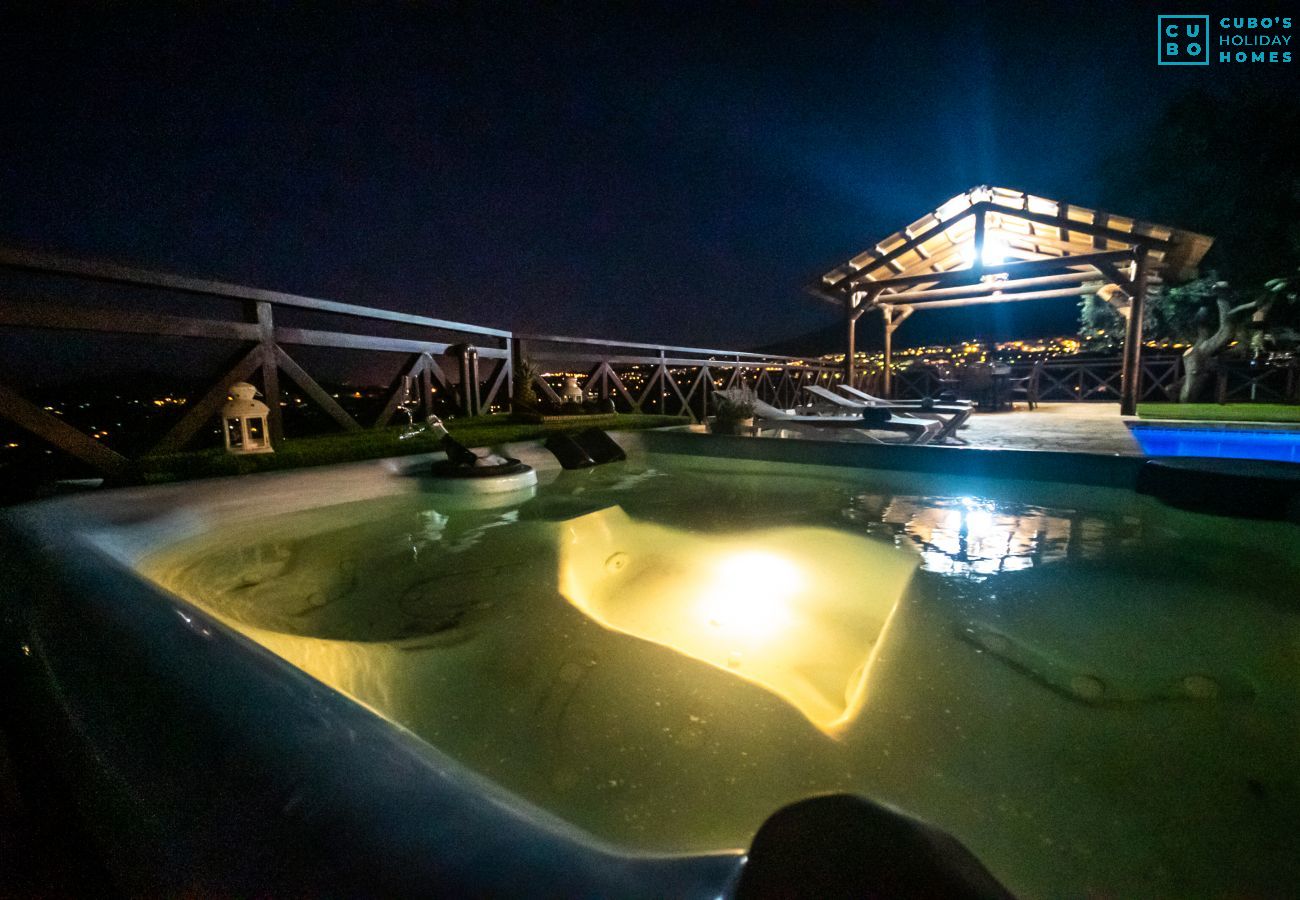 Jacuzzi of this villa in Alhaurín el Grande