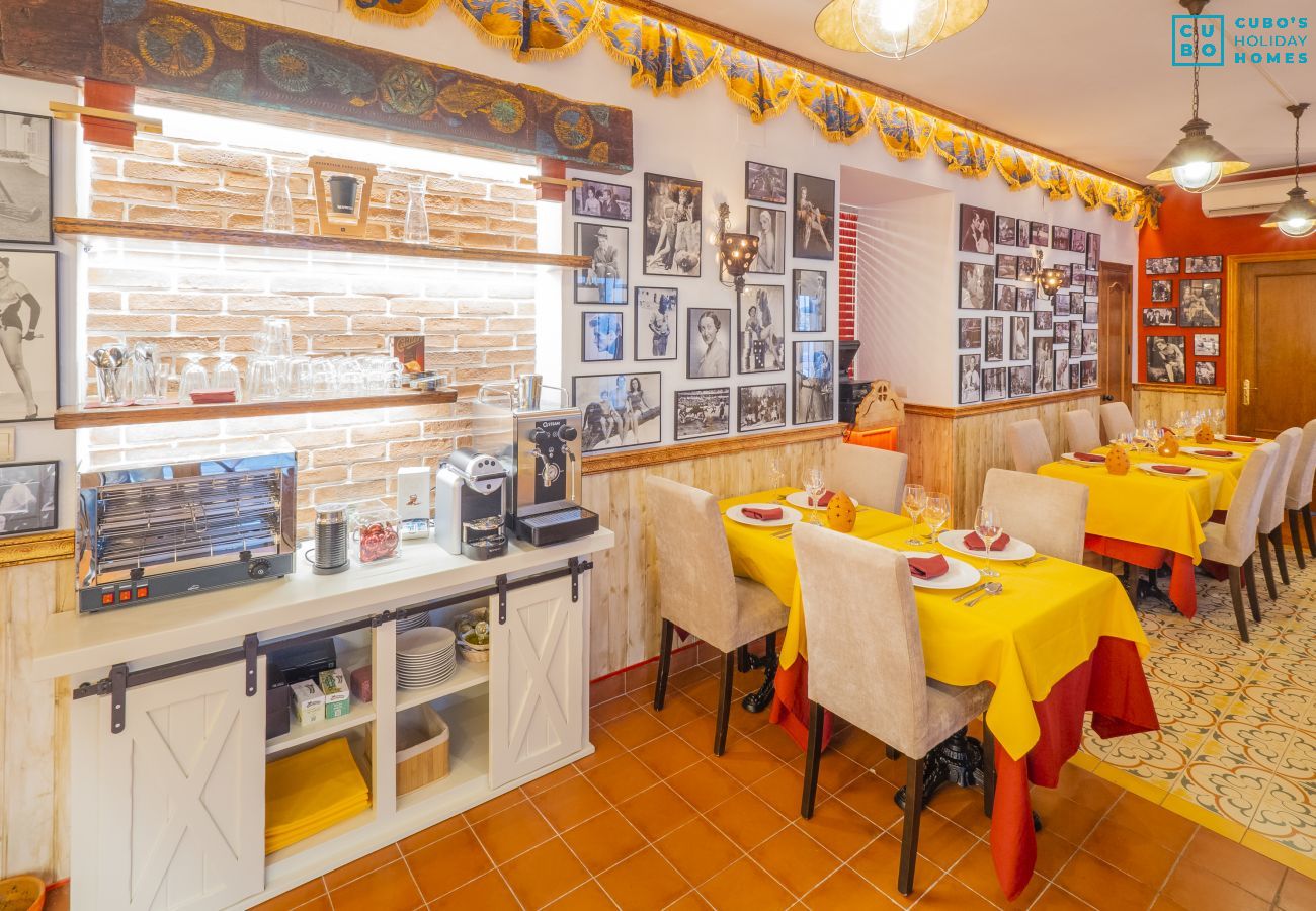 Rent by room in Tolox - Cubo's Hostal La Plaza Room 101 with Breakfast