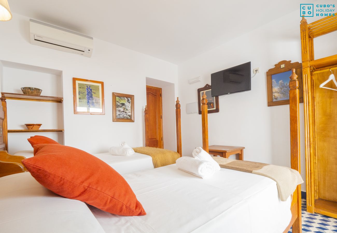 Rent by room in Tolox - Cubo's Hostal La Plaza Room 102 with Breakfast