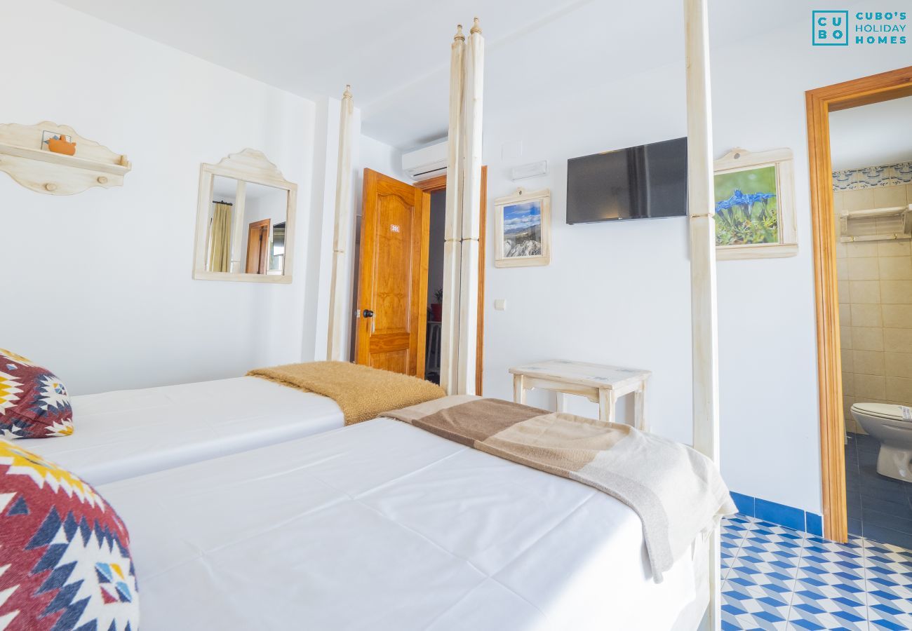 Rent by room in Tolox - Cubo's Hostal La Plaza Room 201 with Breakfast