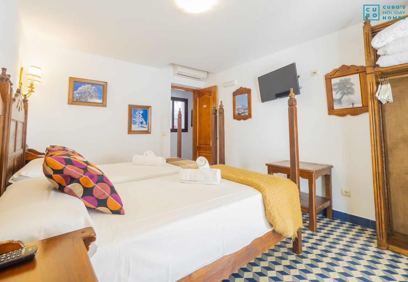 Rent by room in Tolox - Cubo's Hostal La Plaza Room 202 with Breakfast