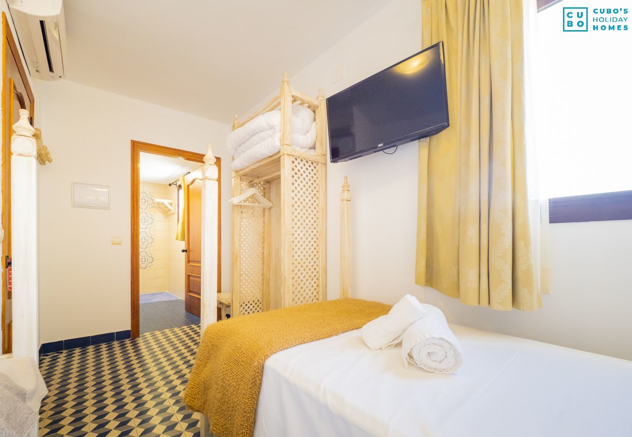 Rent by room in Tolox - Cubo's Hostal La Plaza Room 301 with Breakfast