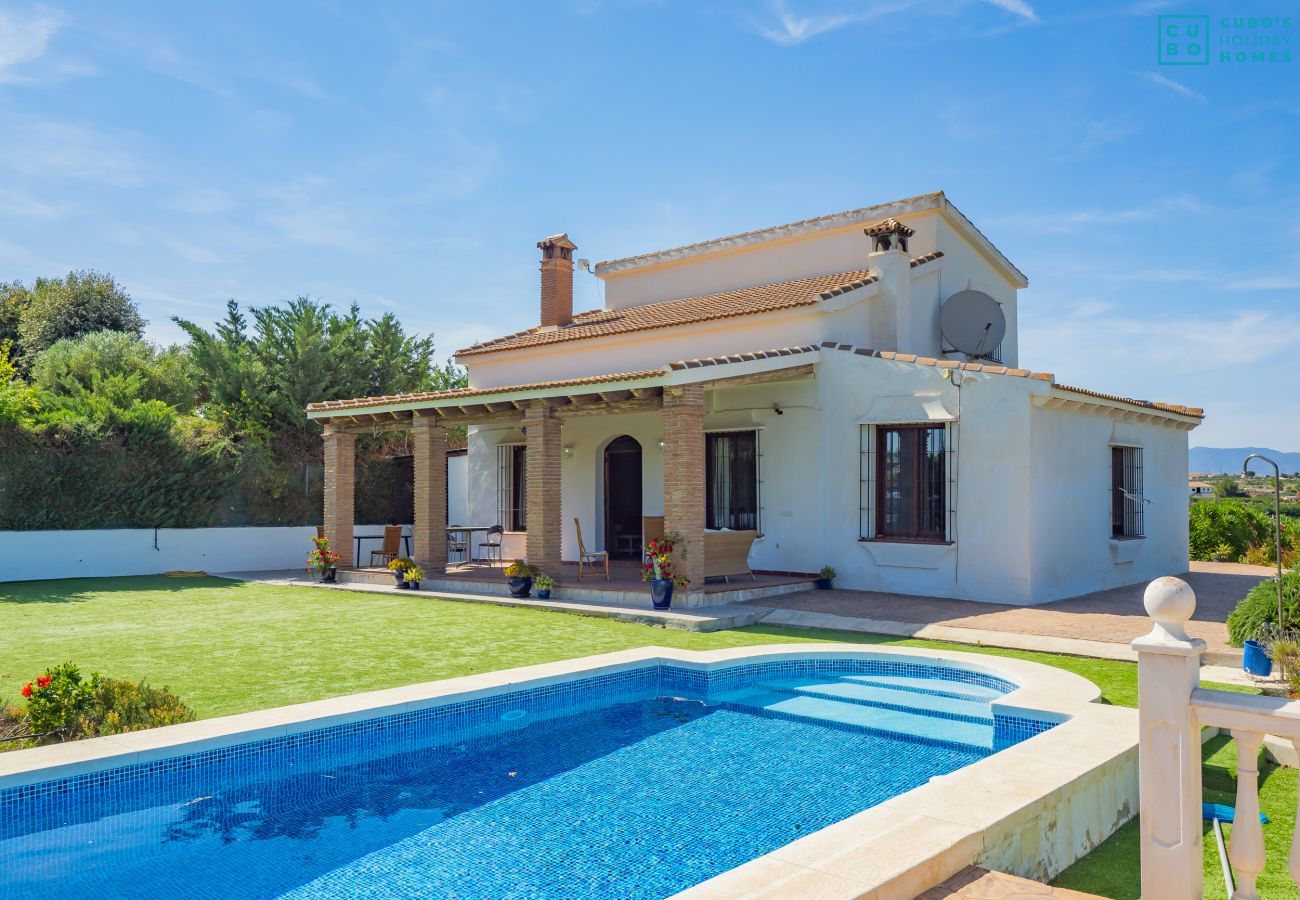 Country house with pool for 6 people in Alhaurín.