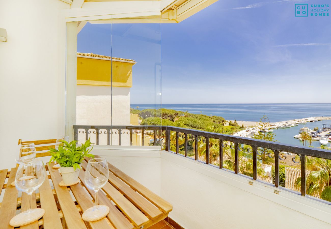 Beautiful flat with sea views in Marbella for 6 people.