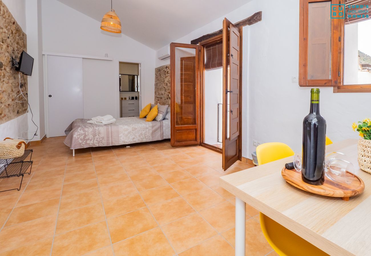 Rent by room in Cártama - Cubo's La Casa del Arco Room Pajaro
