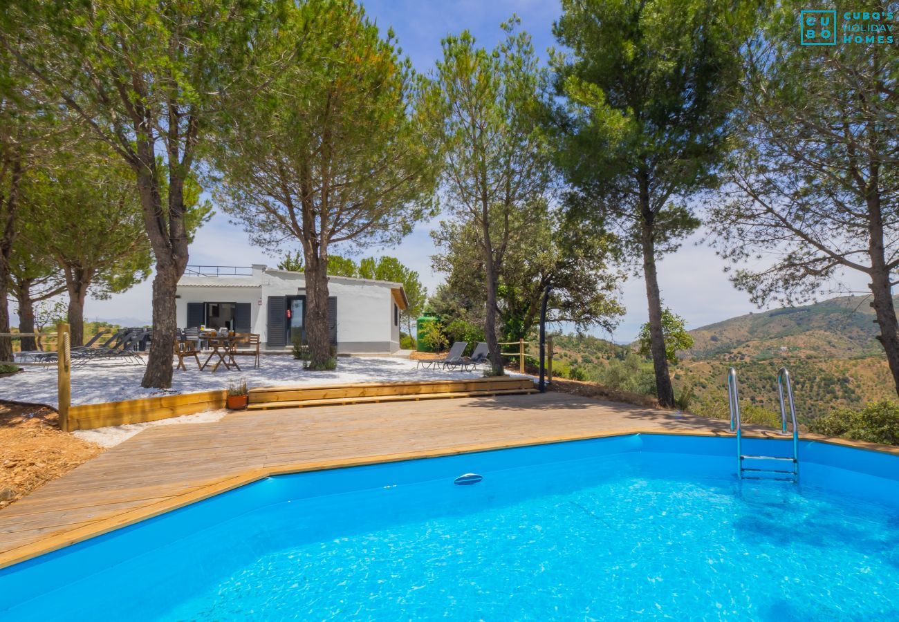 Beautiful rural house with swimming pool for 8 people in Malaga