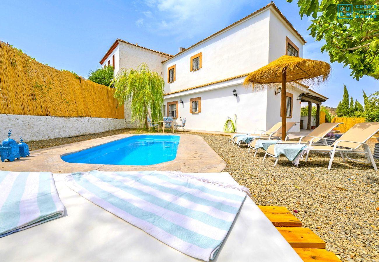 Beautiful country house in Cártama with swimming pool for 6 people.