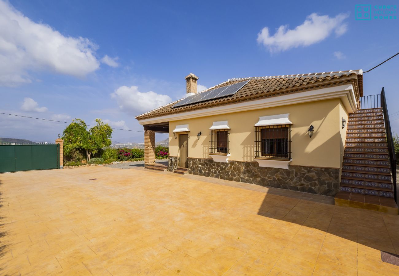 Cottage in Alhaurín el Grande - Cubo's Casa Rural Los Lirios 6 pax