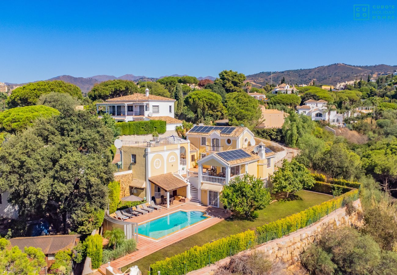 Spectacular family villa with pool in Marbella for 12 people