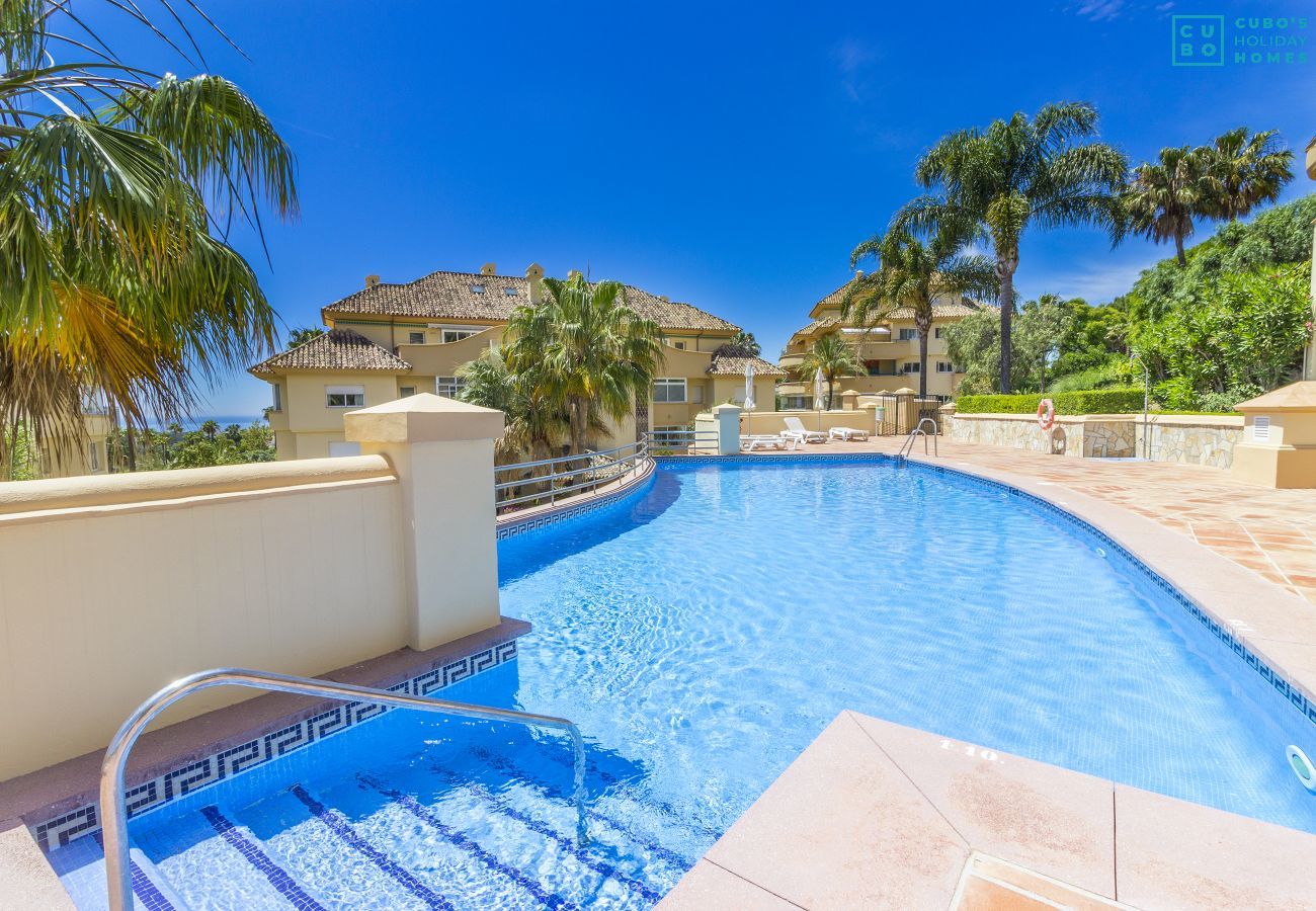 Piscine communautaire de cet appartement à Marbella