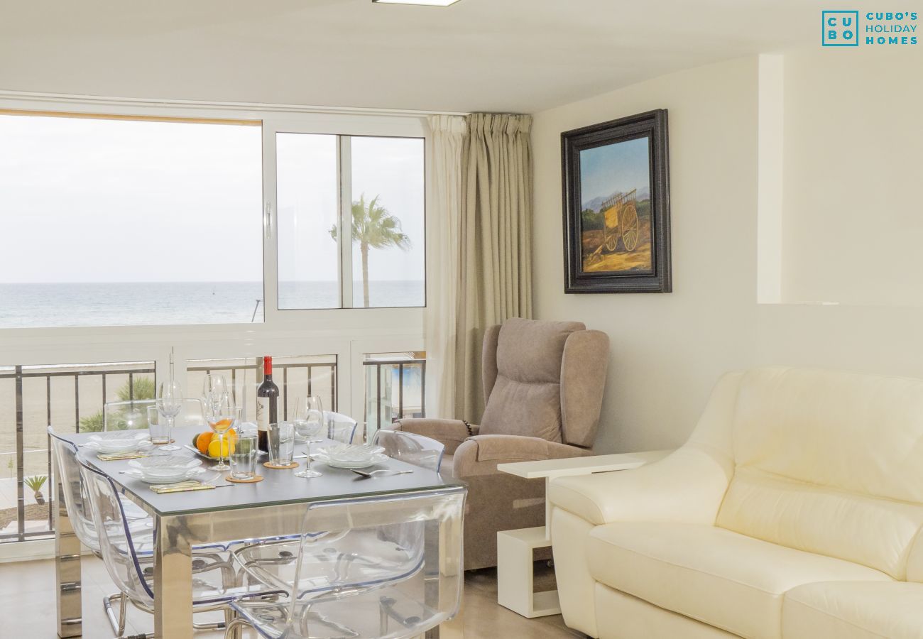 Appartement à Estepona - Cubo's Estepona Oceanview Apartment & Free Parking