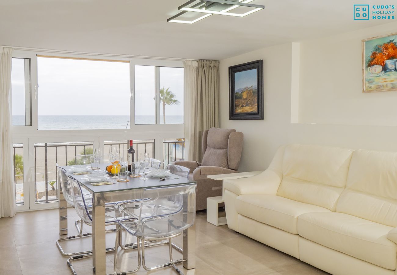 Appartement à Estepona - Cubo's Estepona Oceanview Apartment & Free Parking