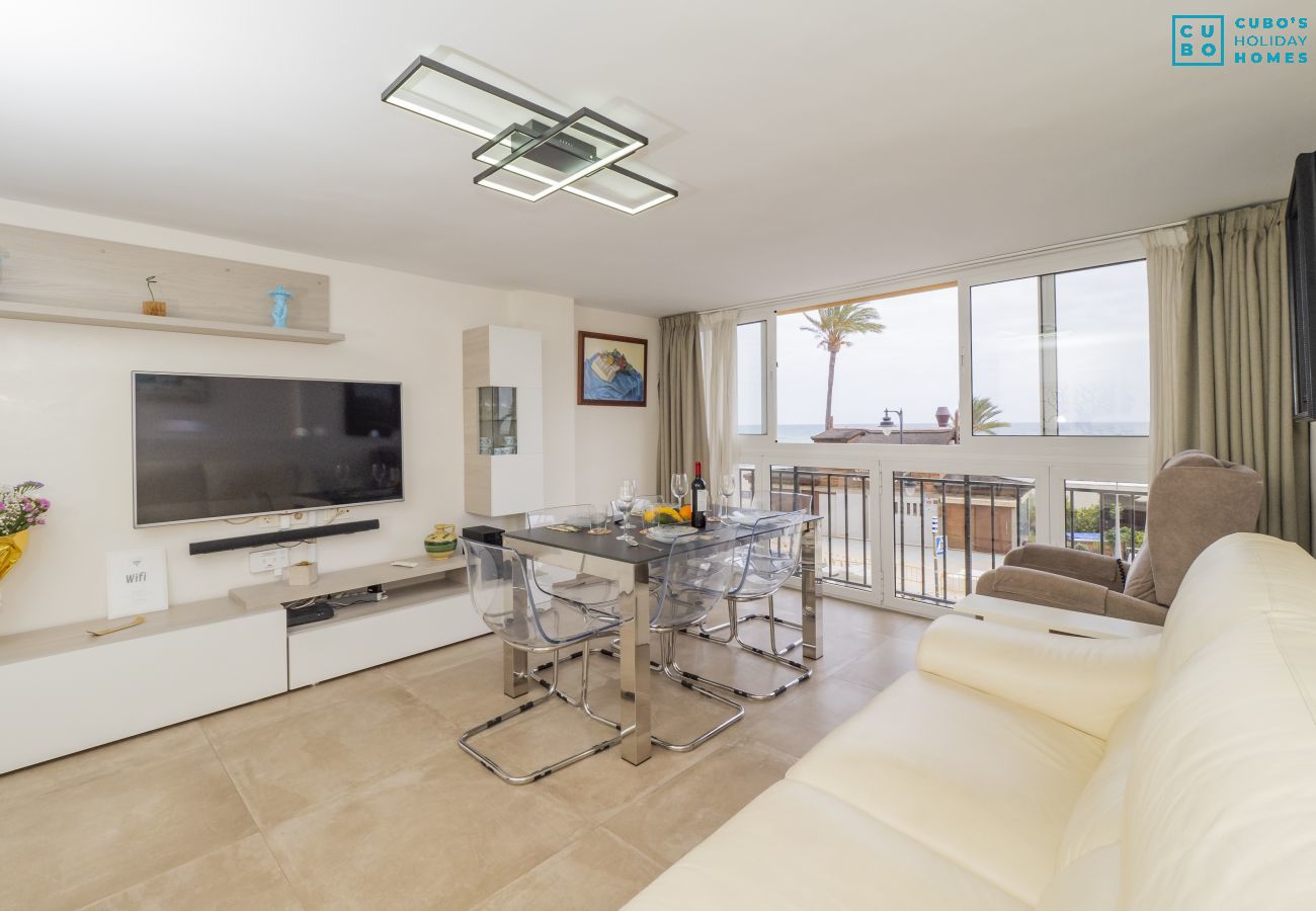 Appartement à Estepona - Cubo's Estepona Oceanview Apartment & Free Parking