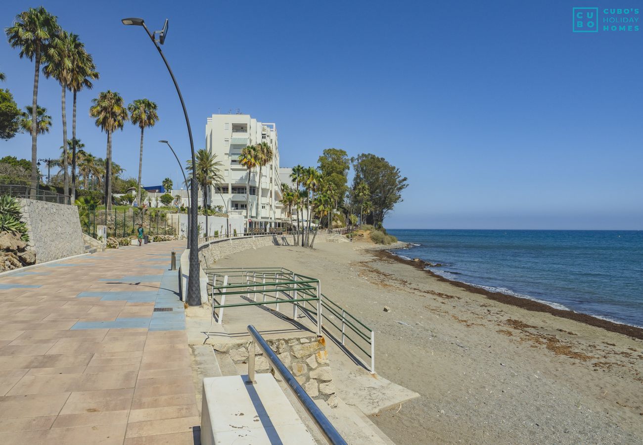 Appartement à Estepona - Cubo's Estepona Oceanview Apartment & Free Parking